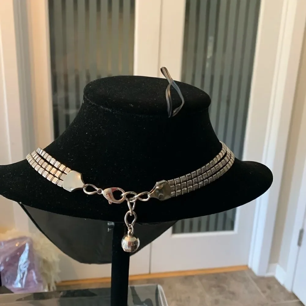 Necklace - Picture 2 of 3